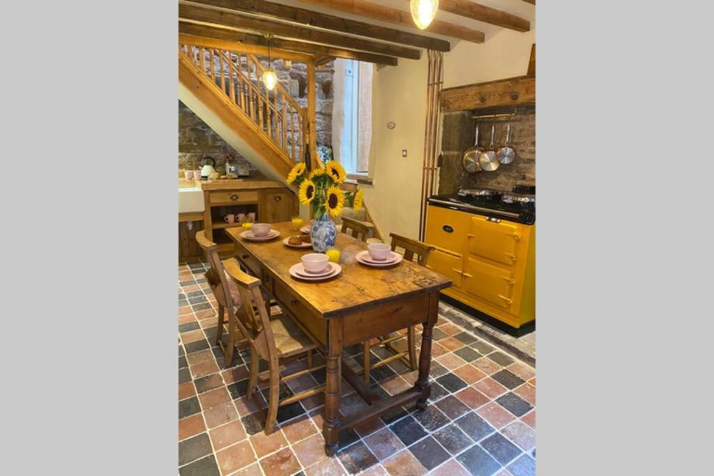 The Cow House - In The Heart Of Whitby Vila Exterior foto